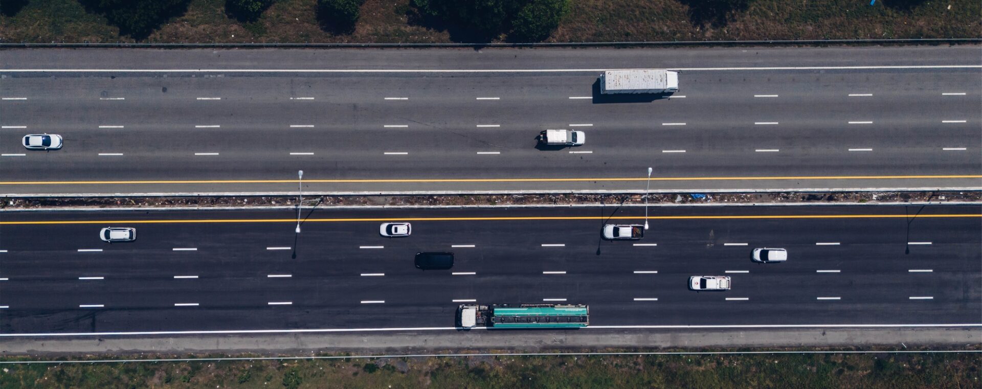 Vue de dessus de la route de l'autoroute.
