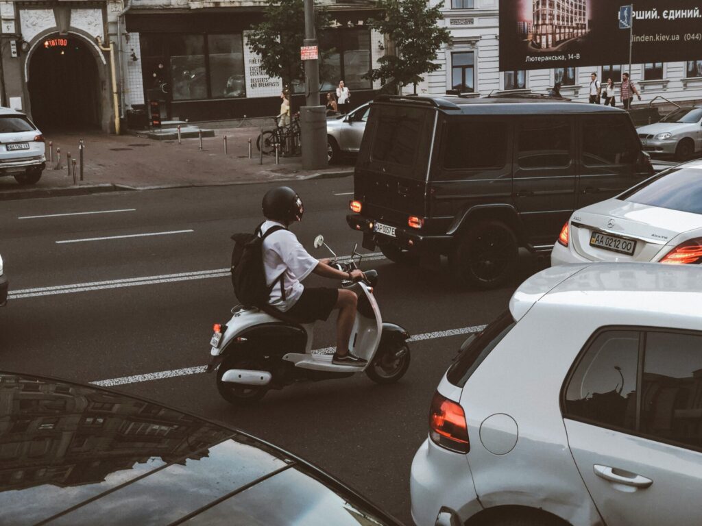 Comment conduire un scooter en ville en toute sécurité