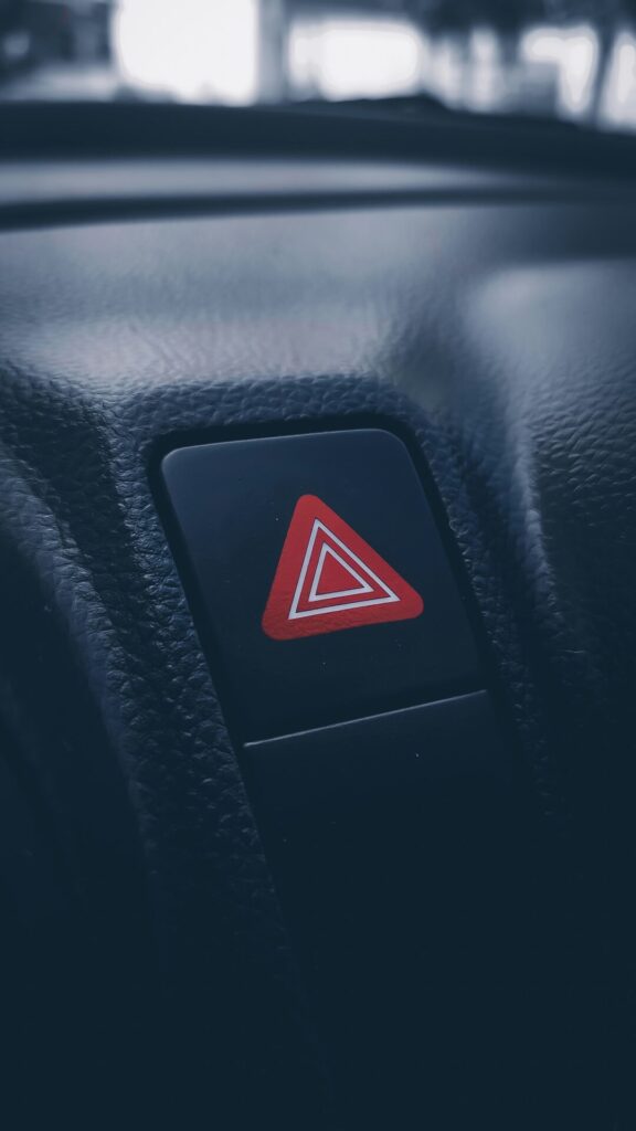 Équipements obligatoires dans une voiture : gilet, triangle et feux