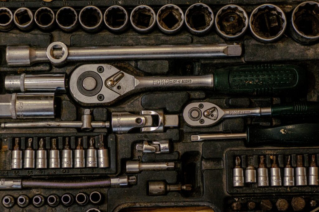 Les outils et équipements indispensables des mécaniciens