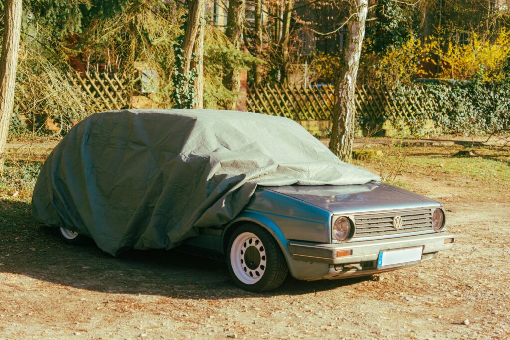 Faut-il couvrir sa voiture avec une bâche ?