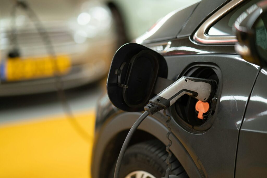 Fin des ventes de voitures essence et transition vers l'électrique