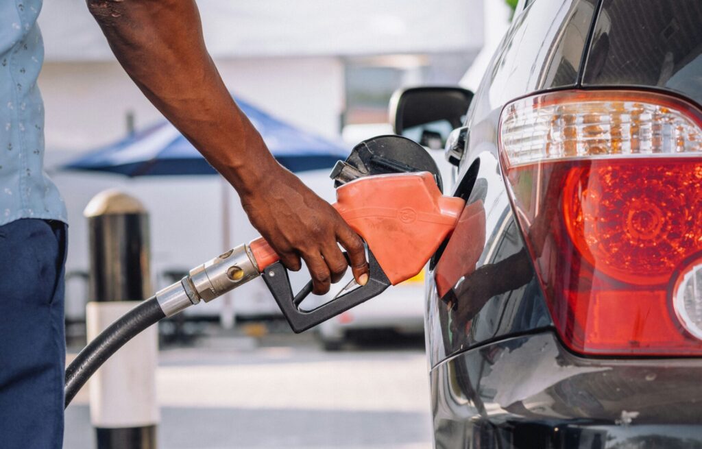 Pourquoi choisir une voiture essence en 2026
